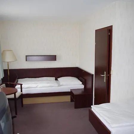 Отель Garbsener Schweiz Гарбсен